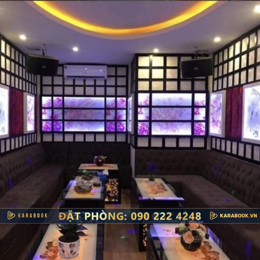 Tokyo-Ladies-Bar-Karaoke